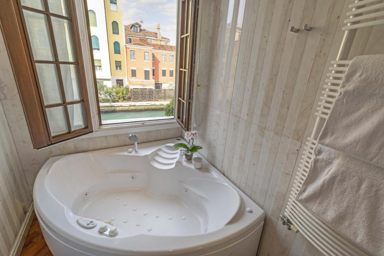 Tolentini Canal View & Terrace By Wonderful Italy 威尼斯 外观 照片
